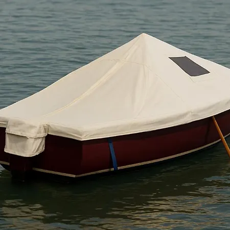 Botel Classic Boat *