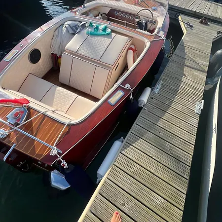 Classic Boat ספינת מלון *
