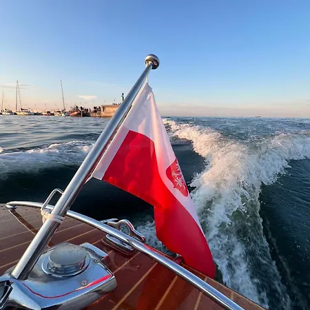 Classic Boat ספינת מלון סופוט